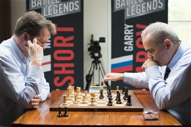 Кингчесс. Найджел шорт шахматист. Kasparov short. Каспаров 1995. Каспаров и Найджел шорт.
